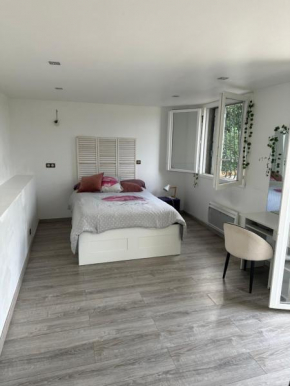 Hébergement chambre double avec jardin et vue mer